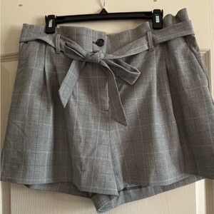 Pleated Tie-Waist Plaid Women’s Shorts - Gray plaid
